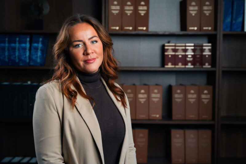 Mw. L. (Laluna) Bontrop